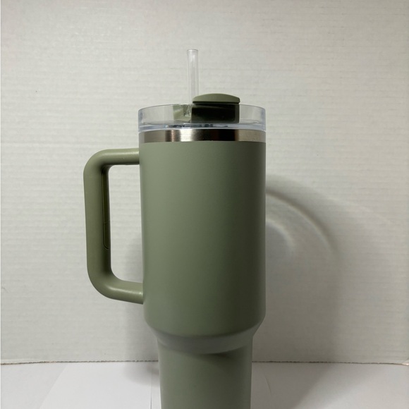 Stanley 40 oz Stainless Steel H2.0 FlowState Quencher Tumbler Restful Green - Picture 4 of 10